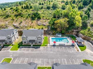 4BR Branson Retreat - Close to Attractions! - 9