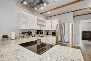 Downtown Action Work Play and Relax Stay - 7