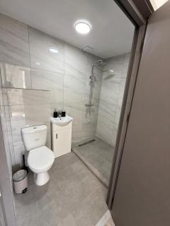 Charming studio flat in HA8, 6 mins walk to Edgware station - 2