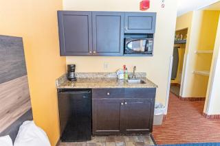 Remodeled Condo, Waterpark View at Landmark Resort - 2