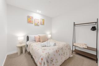 Dickson Bright 2BR Stay, ANU w Parking, WiFi - 8