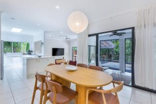 Stylish Family Retreat in Varsity by Housemark Escapes - 5