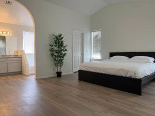 Extended Stay 3 Or 4 Beds Cozy Smart Home Living - 9