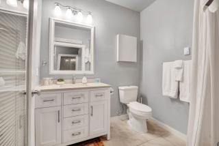 Extended Stay Comfort with Fast WiFi Downtown - 1