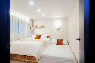 #11월 할인#홍대ㆍ공항철도 #올리모델링#홍대입구역 도보9분#연트럴파크3분#무료짐보관# 6인#호텔침구#무료와이파이#세탁건조기#교통최고#넷플릭스 - 6