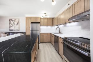 19Fl Ocean Views, Parking, Walk to Waikiki Beach! - 2