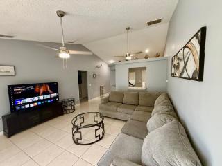 Grand Fabulous Pines 3BR Pool Home near Disney - 1