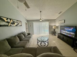 Grand Fabulous Pines 3BR Pool Home near Disney - 2