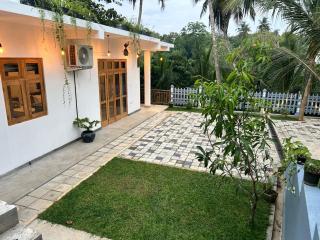 Villa Tesh Hiriketiya - 2