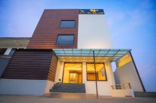 HOTEL TEN SQUARE - 5 Minutes from The Taj Mahal - Agra - 9