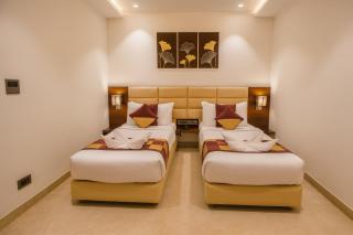 HOTEL TEN SQUARE - 5 Minutes from The Taj Mahal - Agra - 4
