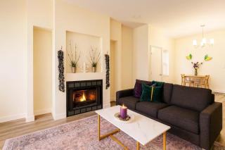 Soulard King 1BR w Washer & 370 Mbps Wi-Fi - 6