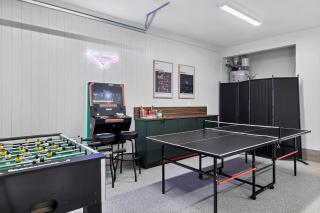 Modern 3BR Pecan Valley Townhome, Arcade, Hot Tub, Free EV Outlet, Near Zion National Park - 6