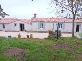 Maison familiale au centre du bourg, animaux sur demande - FR-1-476-251 - 6