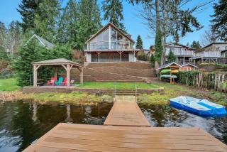 Lakefront Escape with Fire Pit and Views - 9