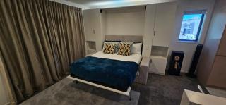 Bright Studio, Balcony in Prime Location - 7