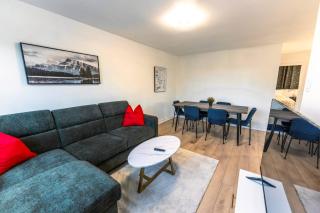 Chic 3BR 5 Beds 5min walk to Metro Free Parking - 9