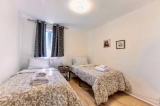 Chic 3BR 5 Beds 5min walk to Metro Free Parking - 1