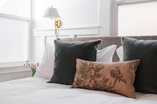 Historic Cottage + Modern Luxury • Walk to Capitol - 2