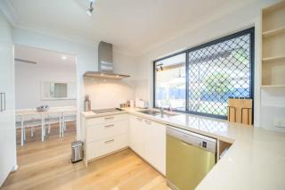 Springfield 4BR Air Conditioned with BBQ and Patio - 1