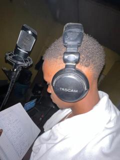 4LoyaltyRecords Queen Suite Apartment 4 - 1