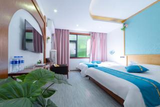 张家界武陵源山边溪上客栈-About a 10-minute walk from the east gate of the Forest Park - there is a beautiful little river at the entrance - free recommended travel routes provided - Tickets for attractions can be booked in advance - 4