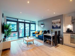 Leeds Waterside Balcony Retreat 2 Bed 2 Bath - 1