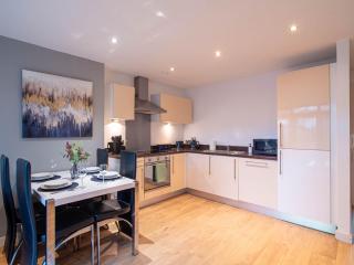 Leeds Waterside Balcony Retreat 2 Bed 2 Bath - 8