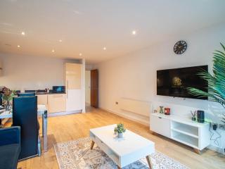 Leeds Waterside Balcony Retreat 2 Bed 2 Bath - 5
