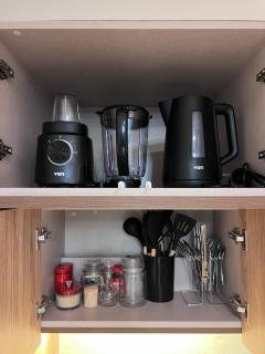 Luxurious 1BR with rooftop pool gym & beach access - 8