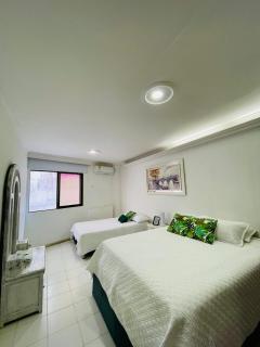 2B Apt in Cartagena with Views, Pool, Wifi and Balcón - 1