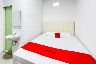 RedDoorz at Exaudi Homestay Parbaba Samosir - 1