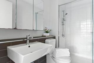 Chic 1BR Apt Near Southern Cross - 2