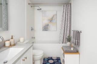 Elegant 3-Bedroom City Home Minutes to SkyTrain and International Village - 2