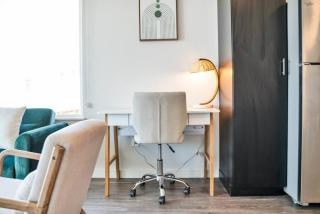 Waterfront Views Prime Downtown Apartment - 5