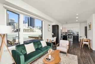 Waterfront Views Prime Downtown Apartment - 3