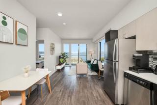 Waterfront Views Prime Downtown Apartment - 2