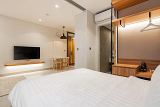 Laguna Lakeside 1104 by Villacarte - 5