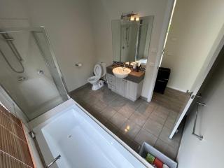 Green and sereen home in western suburbs - 5