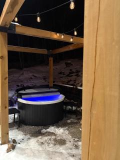 Cozy Log Cabin with Lake Access - 8