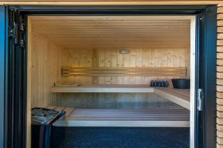 Beautiful luxurious villa situated in Den Burg - 3