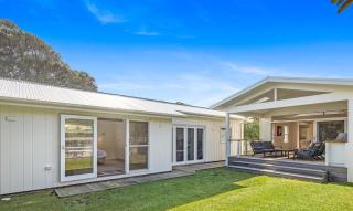 Shoal Bay Beach House & Garden Suite - 200m to iconic beach - 9