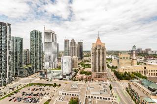 Executive 2BR 2BATH Condo with Lakeview Steps from SQ1 - 8