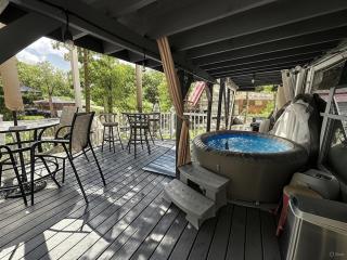 House Near Bju, Furman, & Town - 9