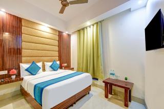 FabHotel Golden Key Residency - 2