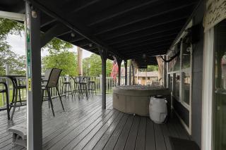 House Near Bju, Furman, & Town - 8