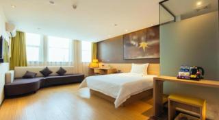 IU Hotel Zhengzhou Erqi Wanda Plaza Daxue Road Branch - 2