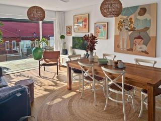 Coastal Elegance Art Deco Charm w Harbour Views - 2