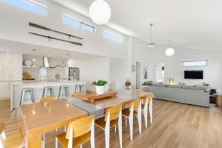 5 Chiton Ct Luxury Coastal Escape Near Boomer Beach Luxury Holiday Accommodation in Port Elliot with Ocean Views - 5