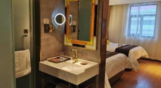 James Joyce Coffetel· Zhengzhou Wenhua Road Technology Market - 6